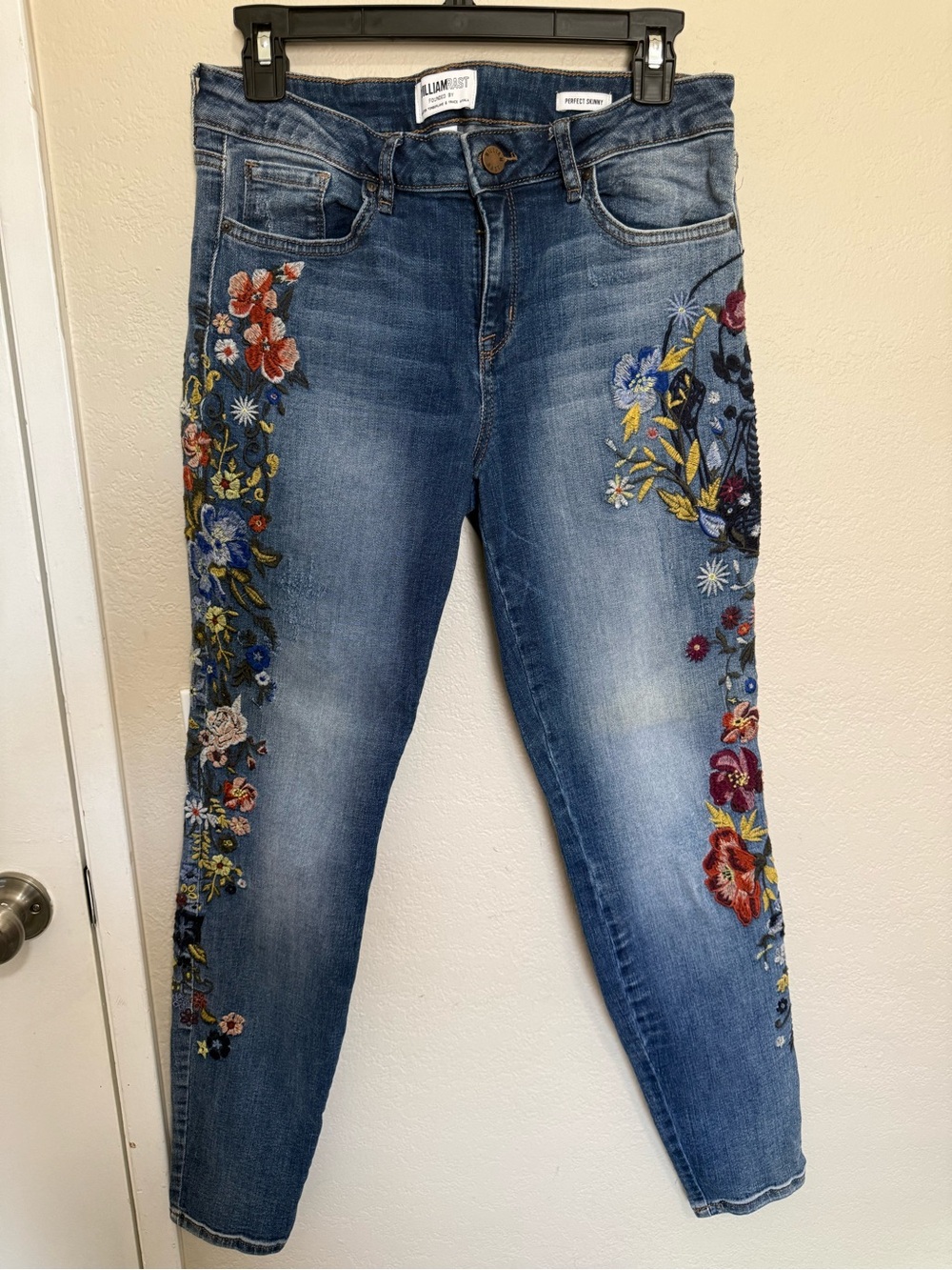 William Rast Floral Skeleton Embroidered Skinny Jeans Size 28